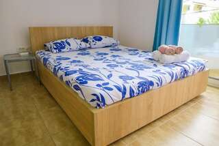 Апартаменты Alise Бар Четырехместный номер с видом на горы-6