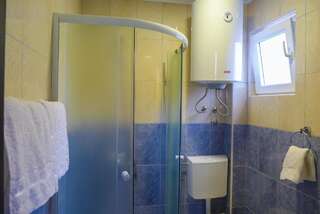 Апартаменты Alise Бар Двухместный номер с 1 кроватью и балконом, вид на море-6