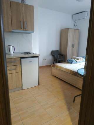 Апартаменты Alise Бар Двухместный номер с 1 кроватью и балконом, вид на море-7