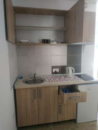 Апартаменты Alise Бар Односпальная кровать в общем номере для мужчин с общей ванной комнатой.-3