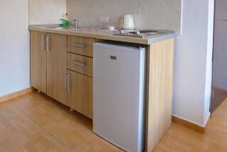 Апартаменты Alise Бар Двухместный номер с 1 кроватью и балконом, вид на море-1