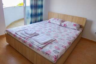 Апартаменты Alise Бар Двухместный номер с 1 кроватью и балконом, вид на море-3